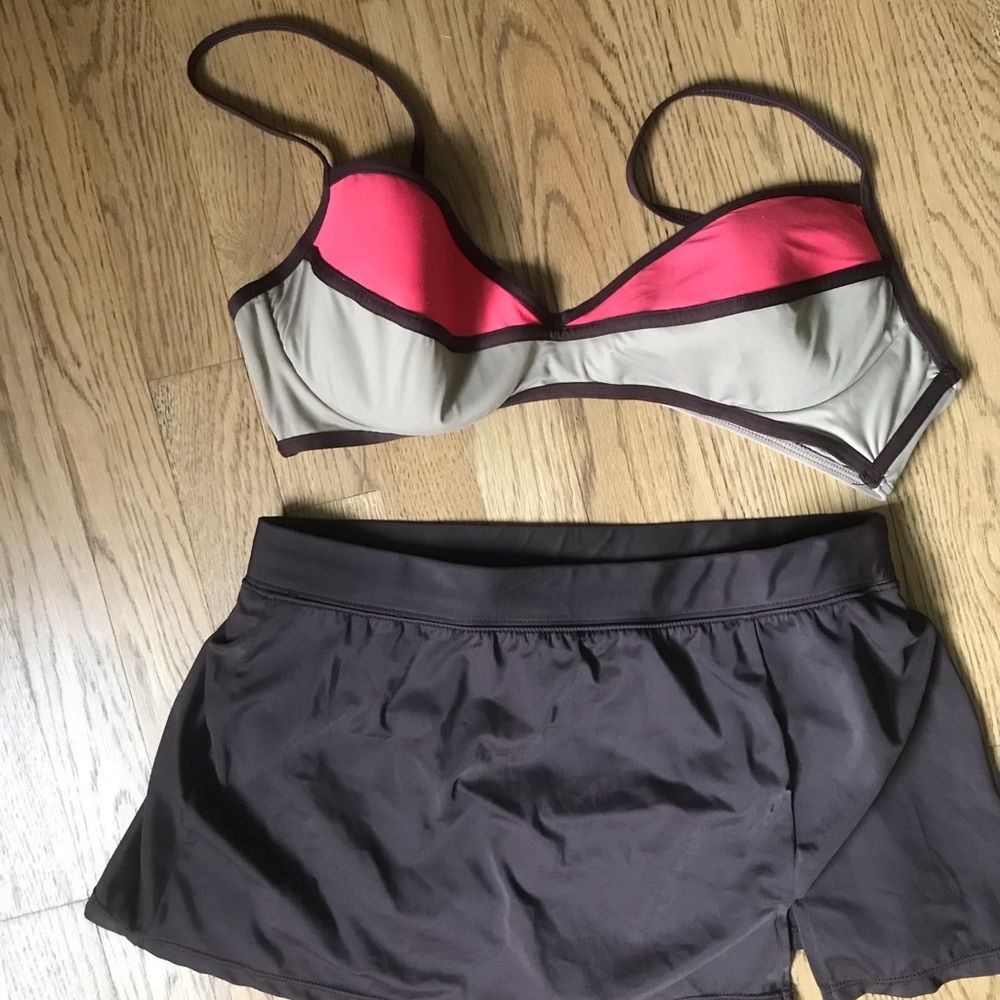 Beautifully colored Carmen Marc Valco swim top EUC